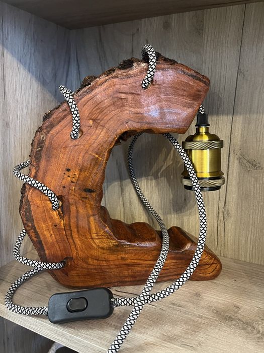 Настолна лампа.