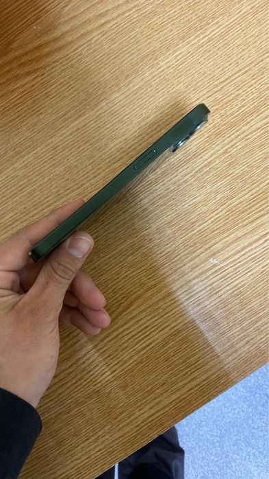 Продам Iphone 13