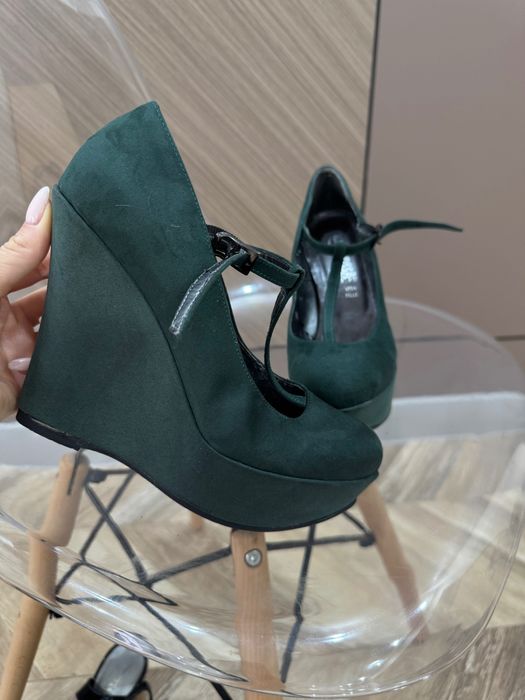Каблуки темно-зеленые на высокой платформе
