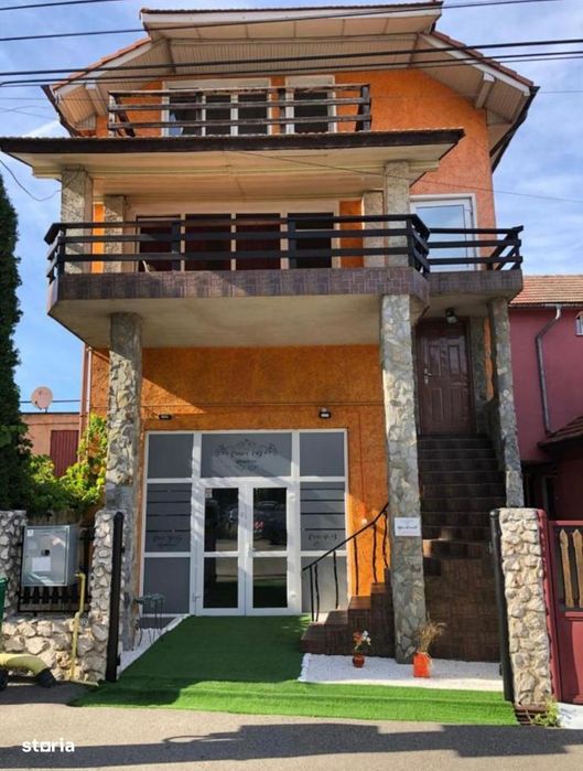 Investiție sigura, zonă excelentă–Pensiune funcțională, Str.Horea Deva