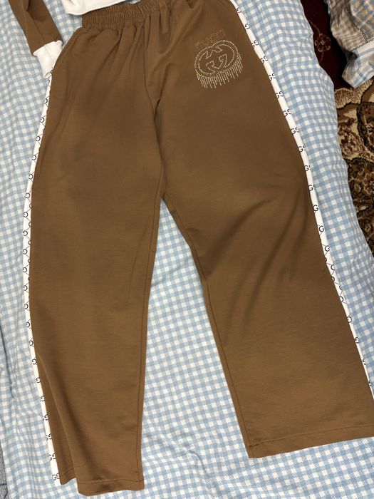 Продается спортивный костюм