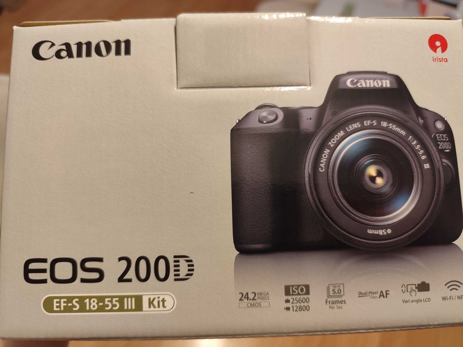 Vând cameră foto Canon 200d