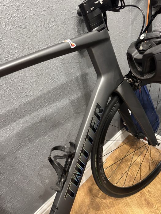 Велосипед шоссейный карбоновый