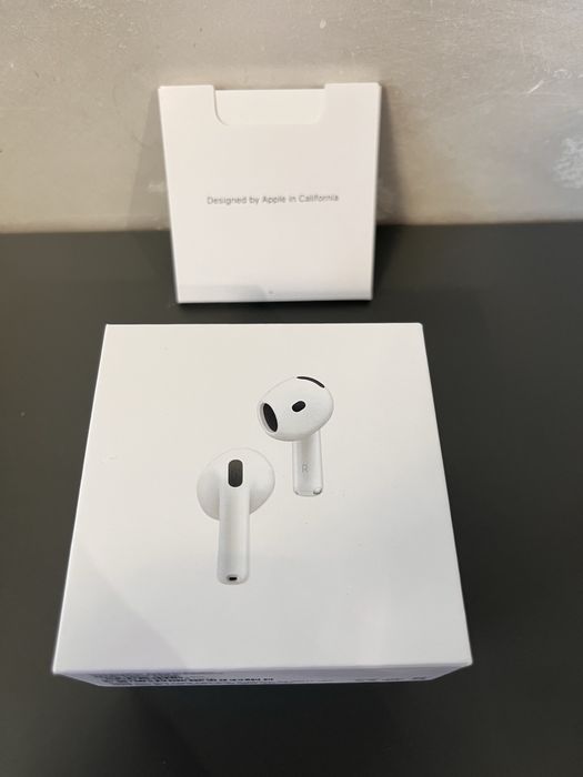 Apple Airpods 4 Active Noise Cancellation