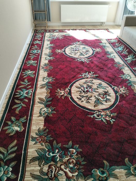 Прдаётся ковер в хорошем состояний