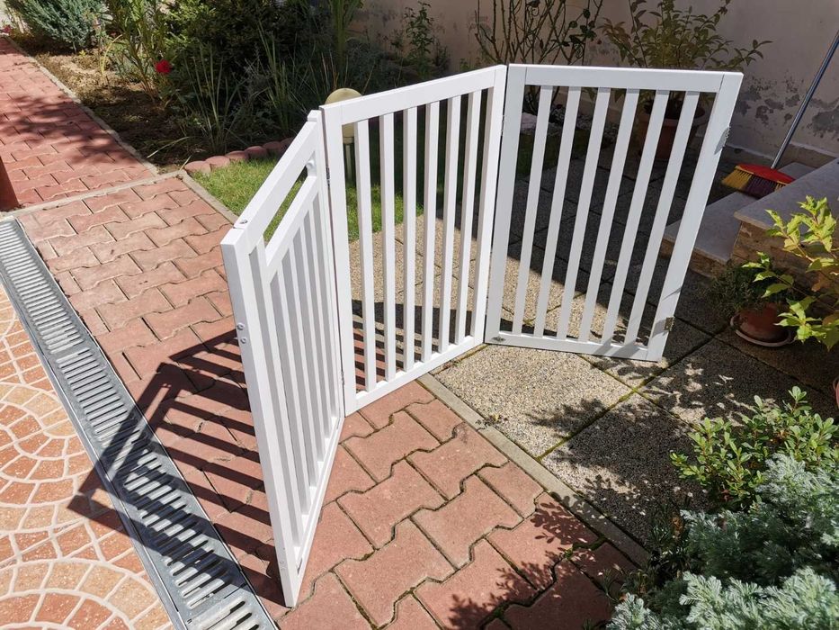 Trixie - bariera pentru animale de companie, cu usa de intrare