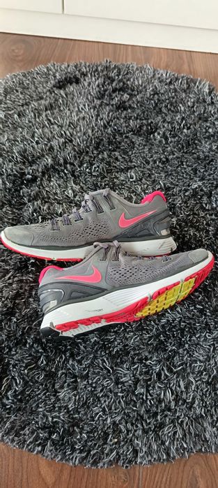 Дамски маратонки Nike размер 39 в сиво и розово
