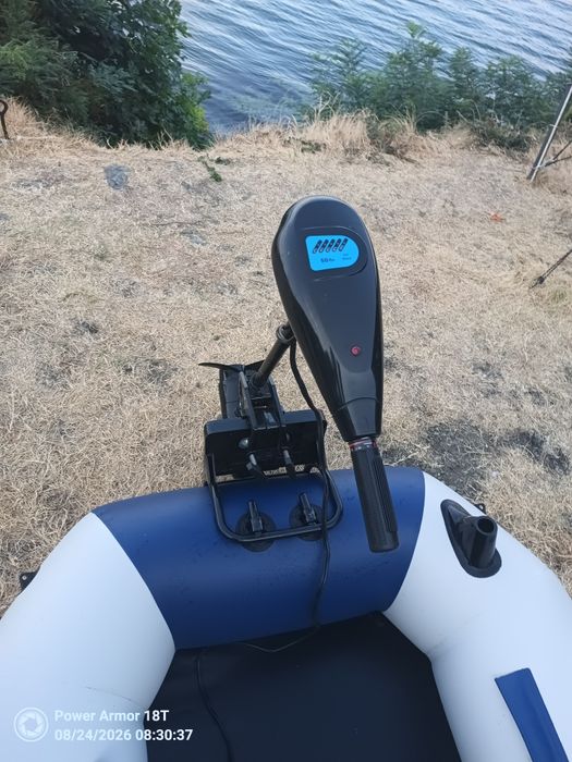 Barcă gonflabila cu motor electric