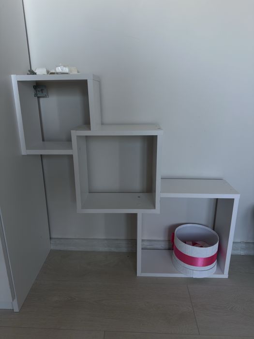 етажерки за стена