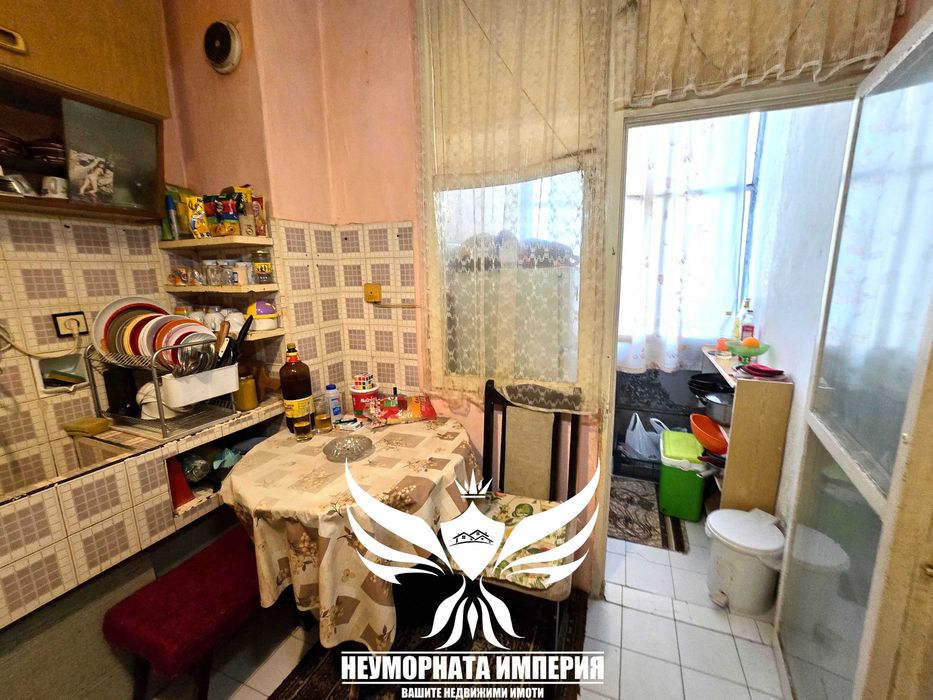 Продавам тристаен 68кв.м. на 4ти етаж с метален гараж в гр.Асеновград, квартал Изток