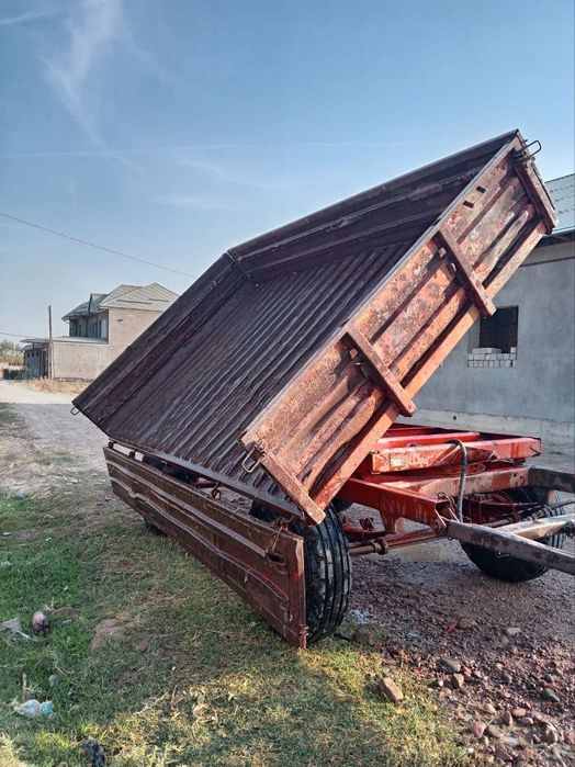 Traktor prisep sotiladi