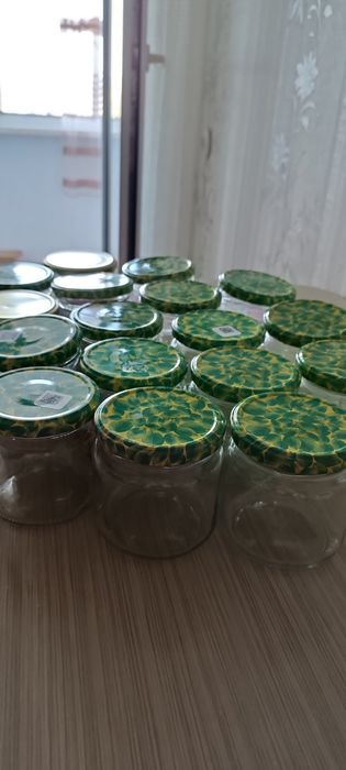 Банки с крышками