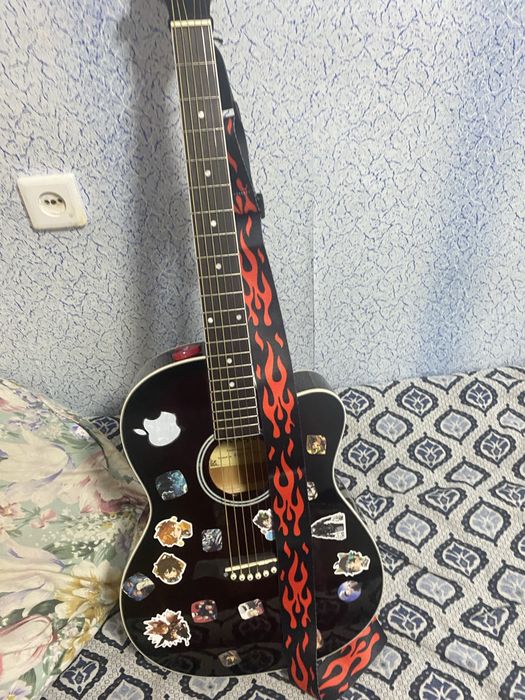 Акустическая гитара