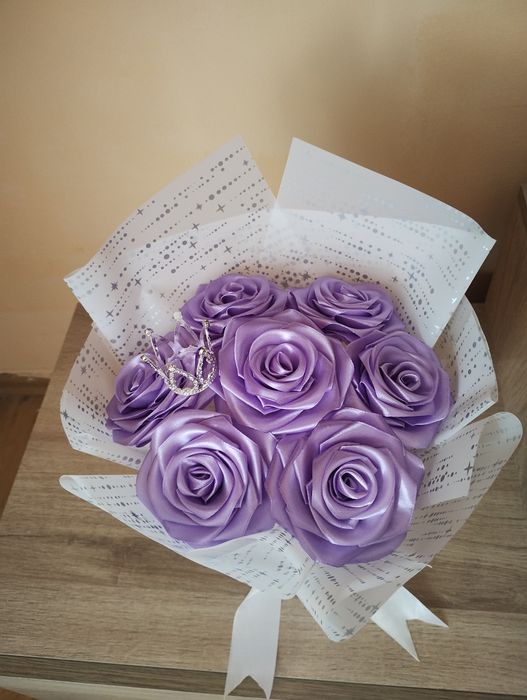 Букет от 7 сатенени рози