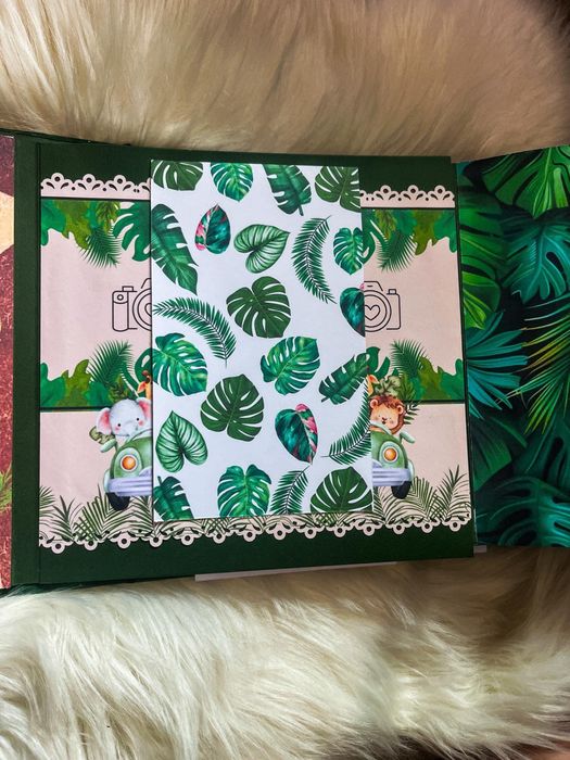 Бебешки дневник в тъмно кадифено зелено