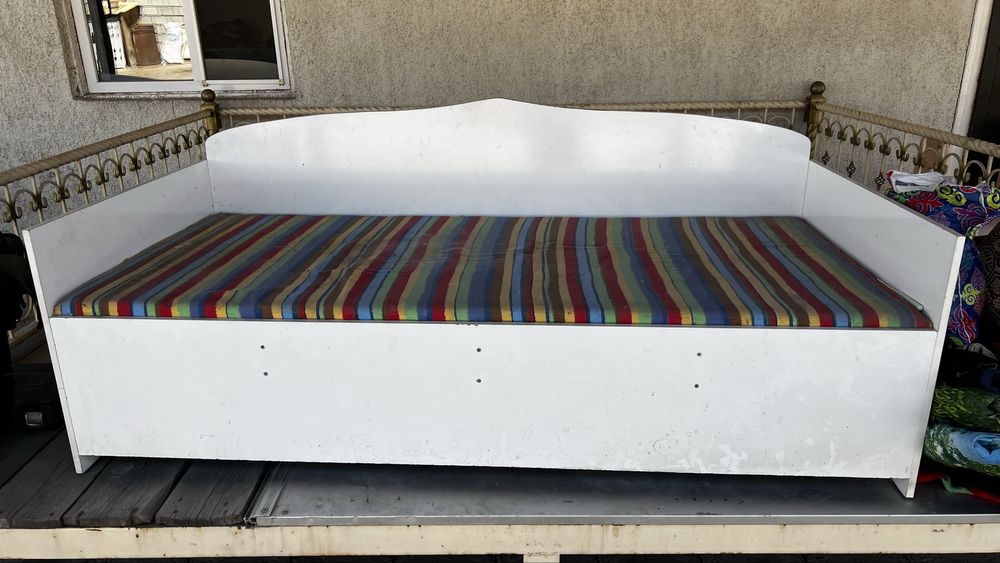 Кровать спальня