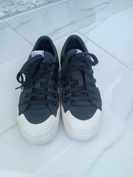 Tenisi Adidas cu platforma