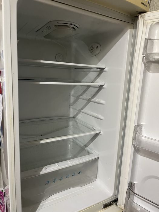 Холодильник Samsung