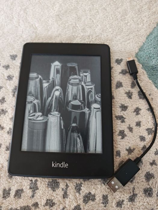 Ebook reader Kindle Paperwhite iluminat  700 cărți în română