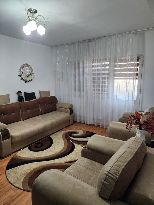 Vand apartament cu 3 camere! Central!!