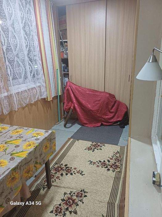 Mirzo Ulug'bek metroga 5 minut. G'afur G''ulom park oldida. 1 kishi .