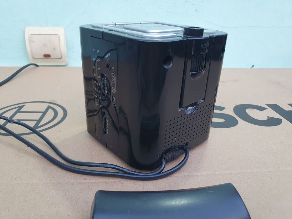 Проекционен Радиочасовник - Tevion с Радиосигнал и FM Радио !