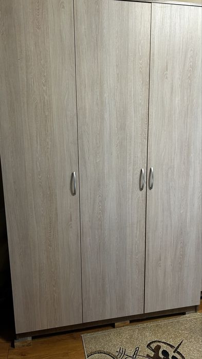 Продам шкафы и комод