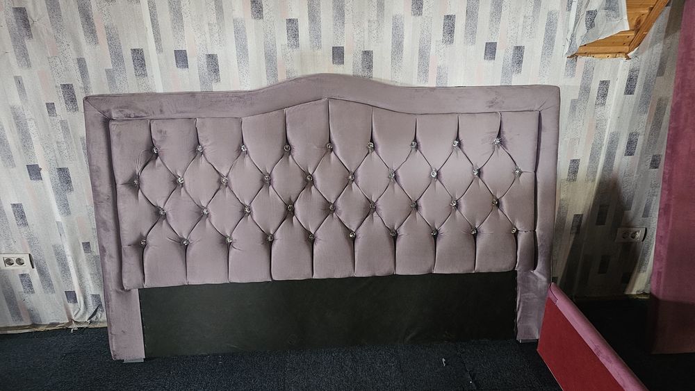 Vând paturi tapițate pe stoc angro și la bucata