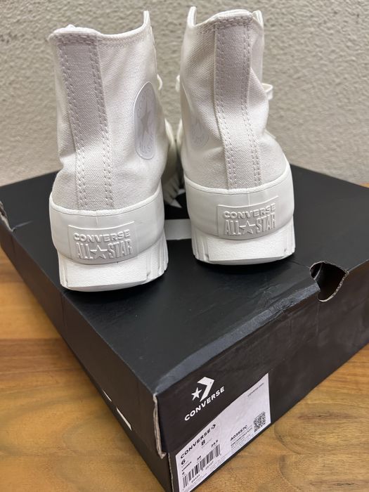 Нови Converse