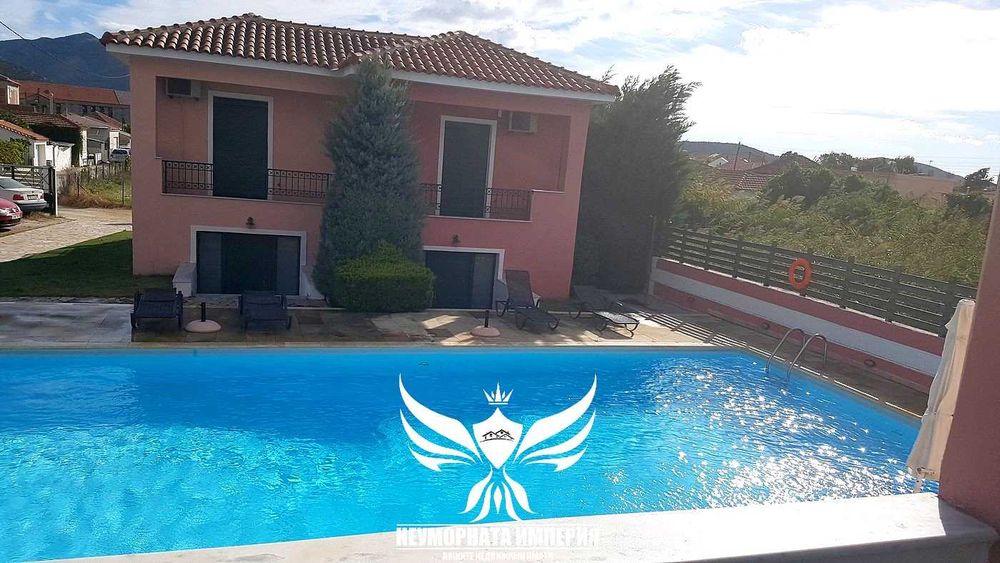 Продавам хотел с РЗП 530кв. в парцел 1521кв. на остров Лесбос, Гърция