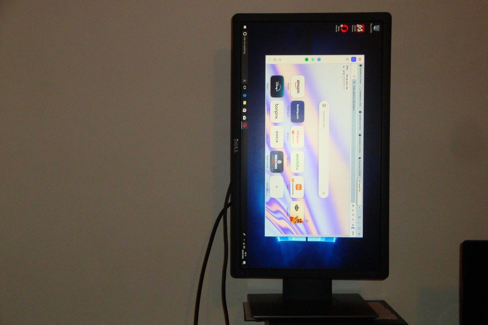 Monitor DELL Profesional P2212HB 22" HD reglabil inaltime rotire