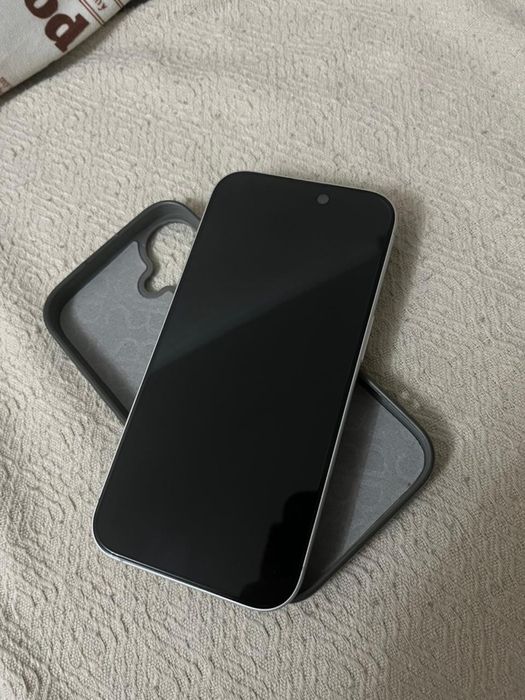 Apple iPhone 16