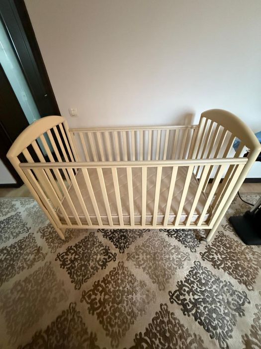 Продам манеж в хорошем состоянии с матрасом