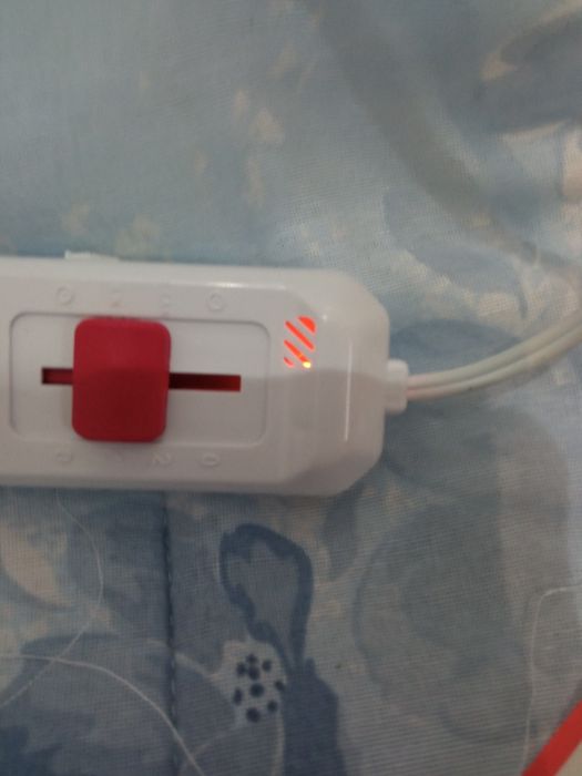 Saltea electrică , putere 80 W .