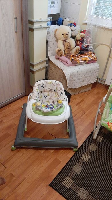 Продавам детски паяк и люлка