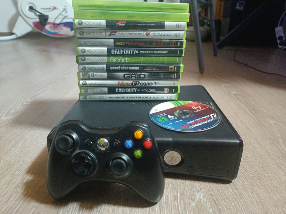 Xbox 360 S + 11 jocuri + controller