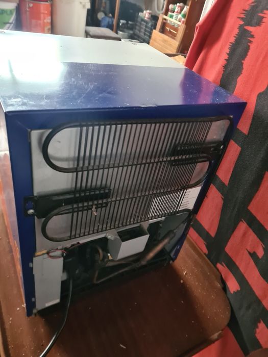 Minifrigider redbull ,raft lays