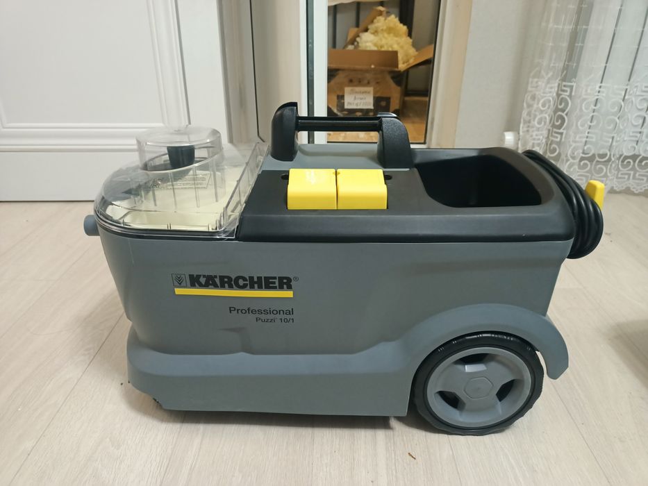 Продам моюши пылесос "KARCHER" puzzi 10/1