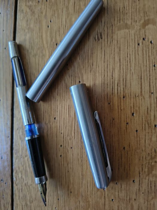 Stilouri Waterman, Pilot cu rezerva inclusa, Made in China 220 cu pompita