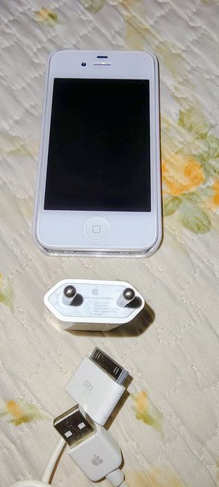 Încărcător original + iPhone 4s alb