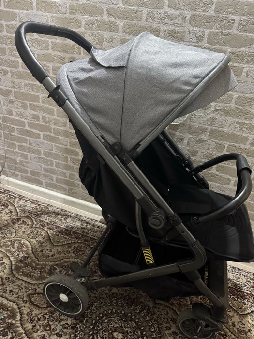 Прогулочная детская коляска