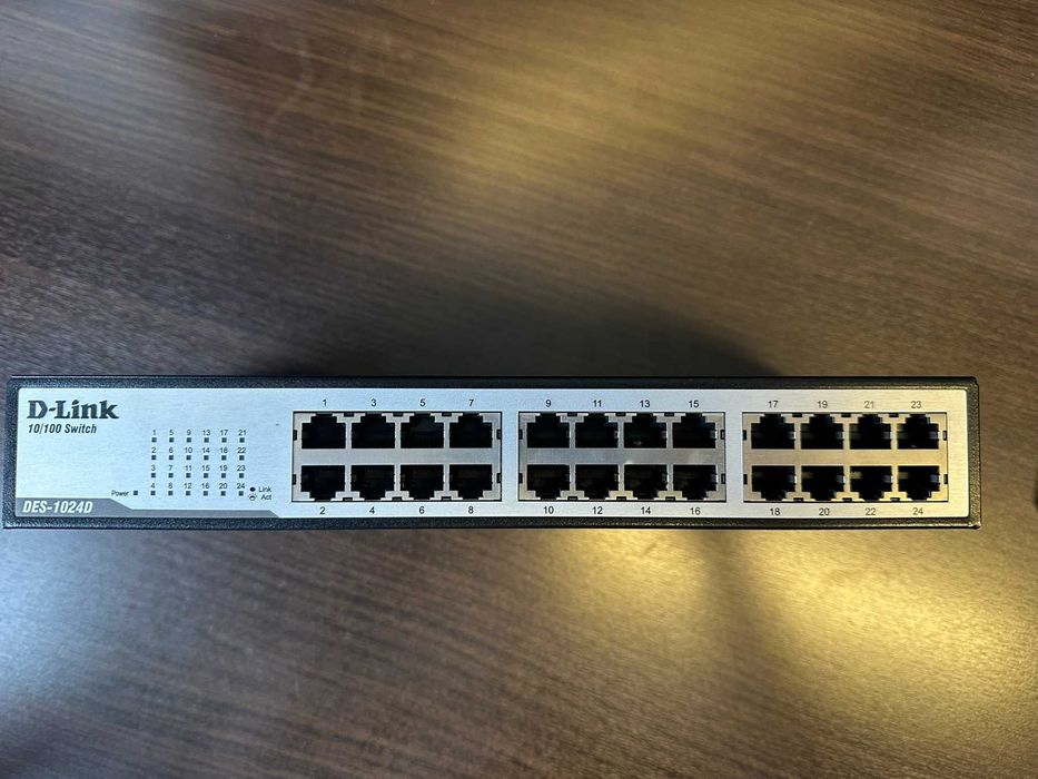 D-Link 10/100-24 порта swicth суич