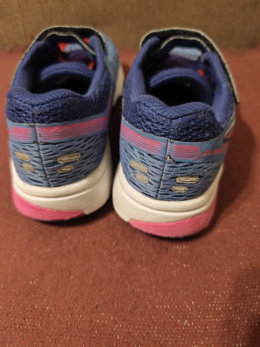 Asics copii marimea 35 (22cm)