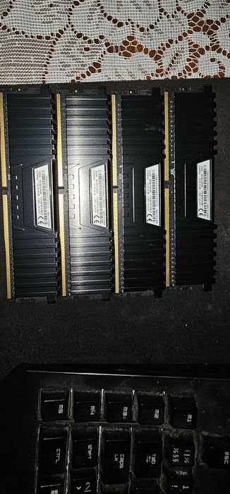 Memorie Corsair Vengeance LPX Black 32GB DDR4 2133MHz CL13 Quad Channe