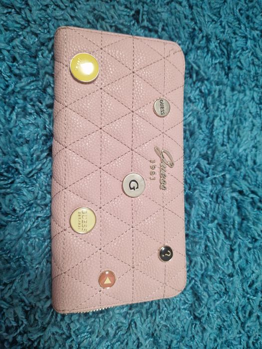 Portofel roz Guess