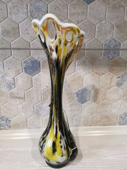 Вази от цветно стъкло