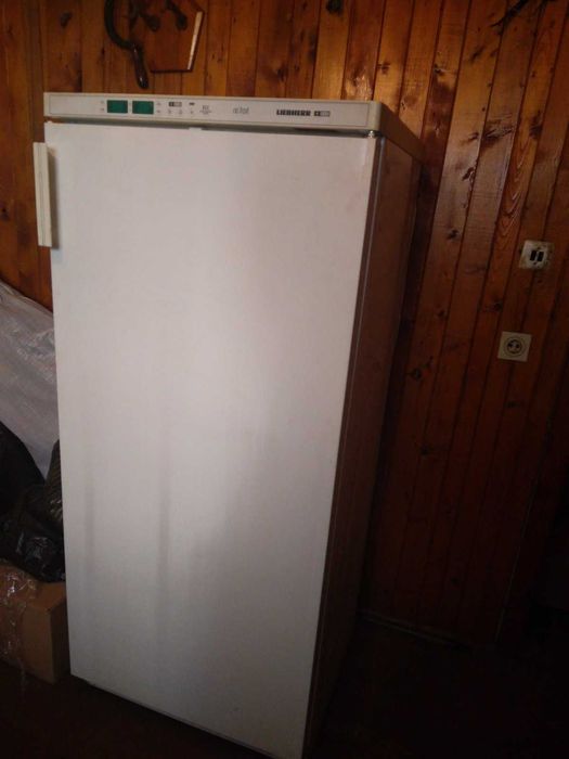 Фризер либхер в перфектно състояние