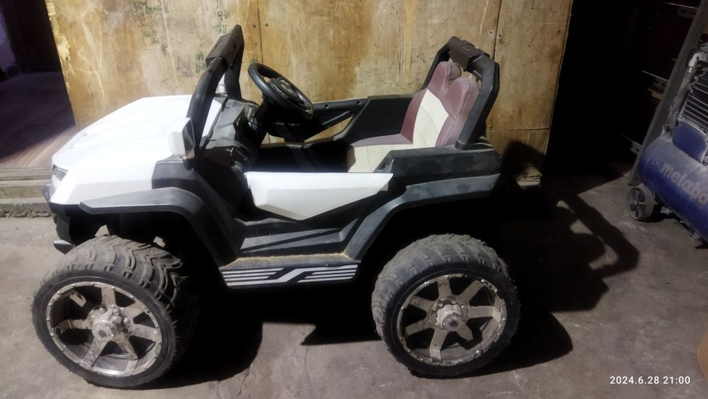 Продам детский электромобиль б/у