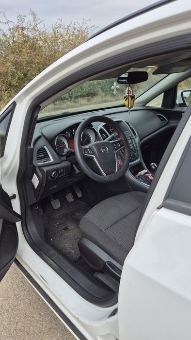 Autoturism Opel Astra J