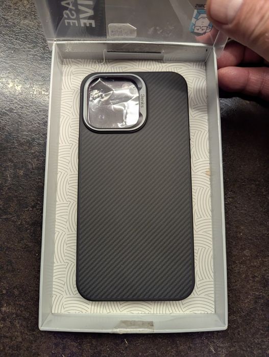 Оригинальный карбоновый (кевлар) чехол на iPhone 15 pro max